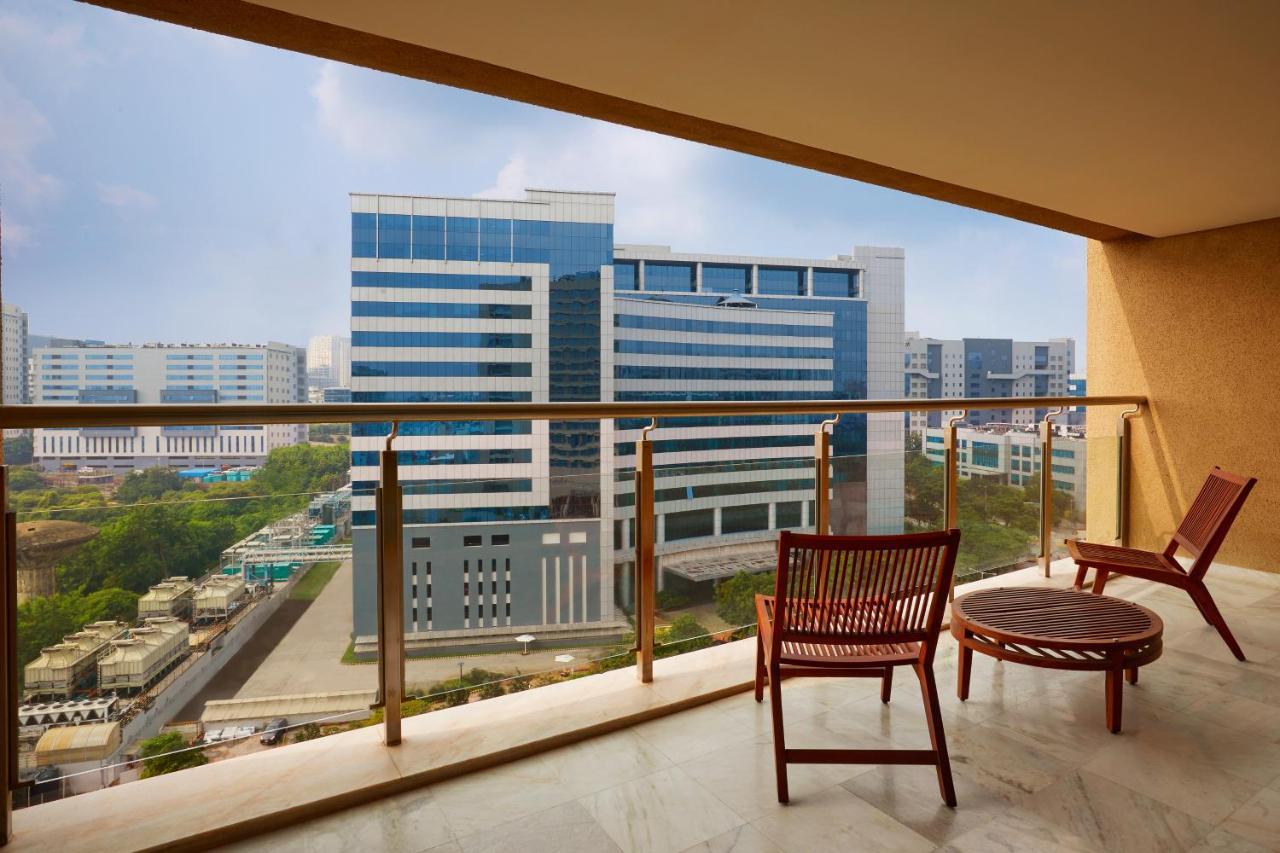 Lounge Access Balcony 2 Twin or Single Beds,1357442825:JPEG