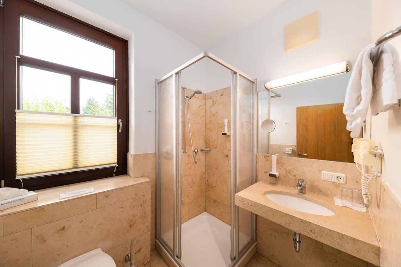 Doppelzimmer mit Balkon