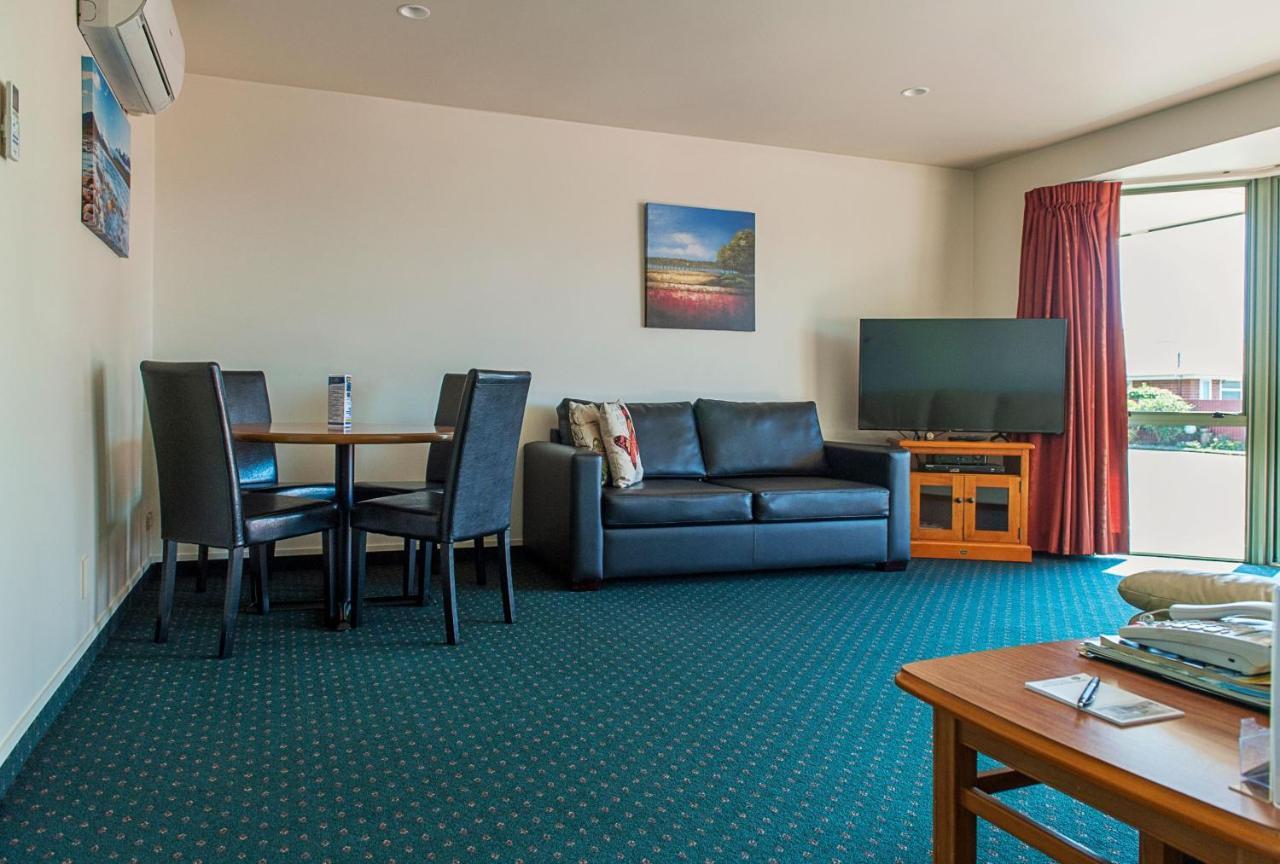 Two-Bedroom Apartment with Spa Bath