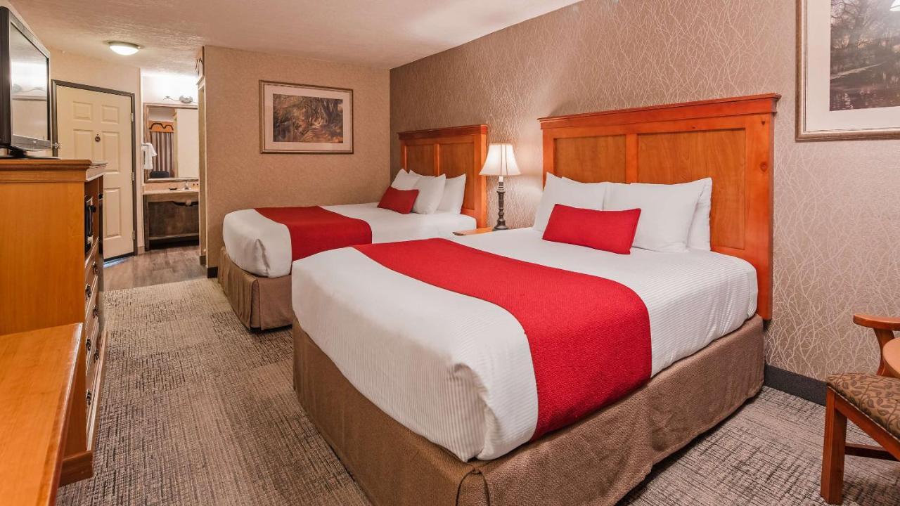 Queen Room with Two Queen Beds - Non-Smoking