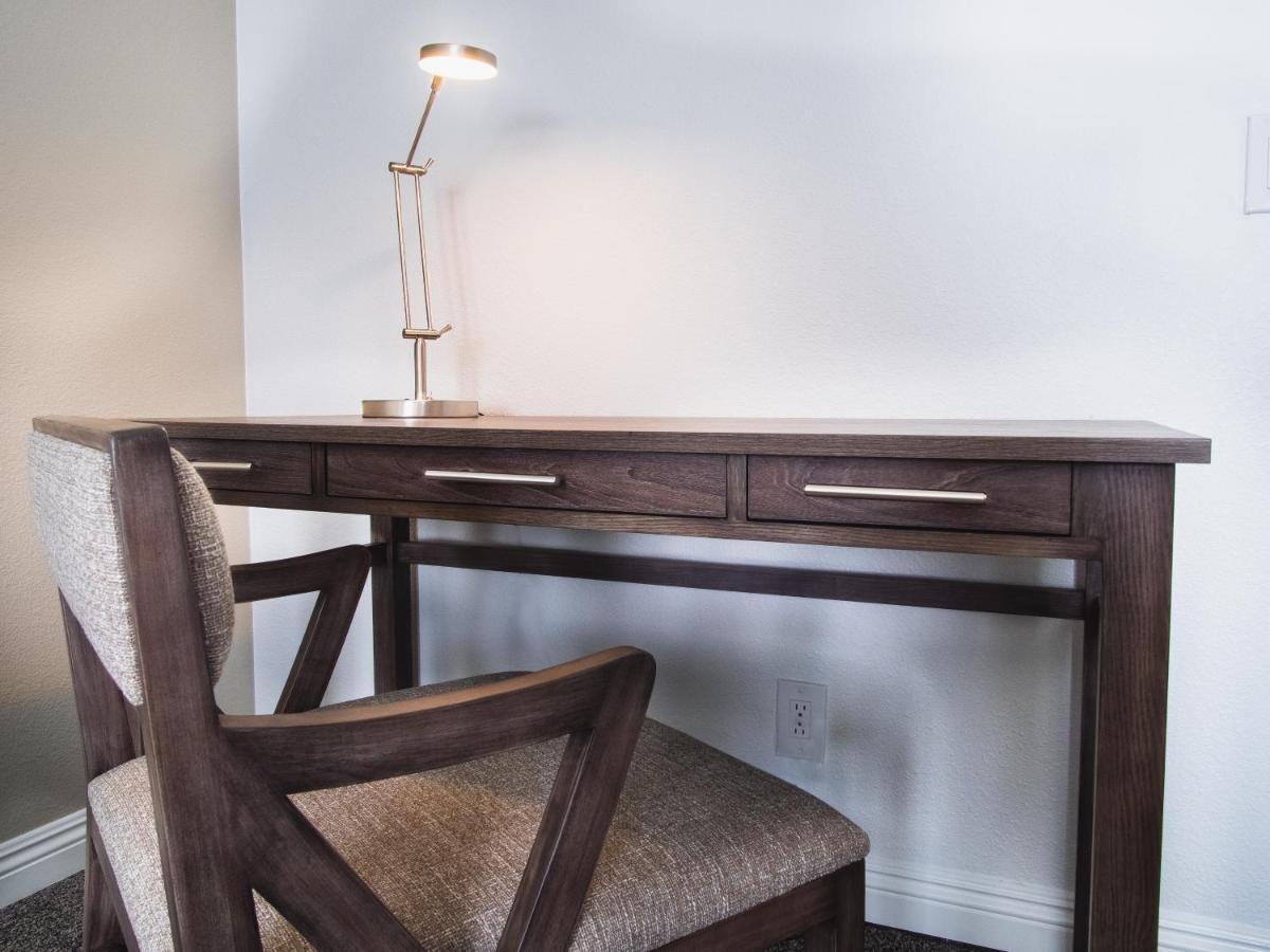 Suite Superior con 2 camas grandes y vistas al patio