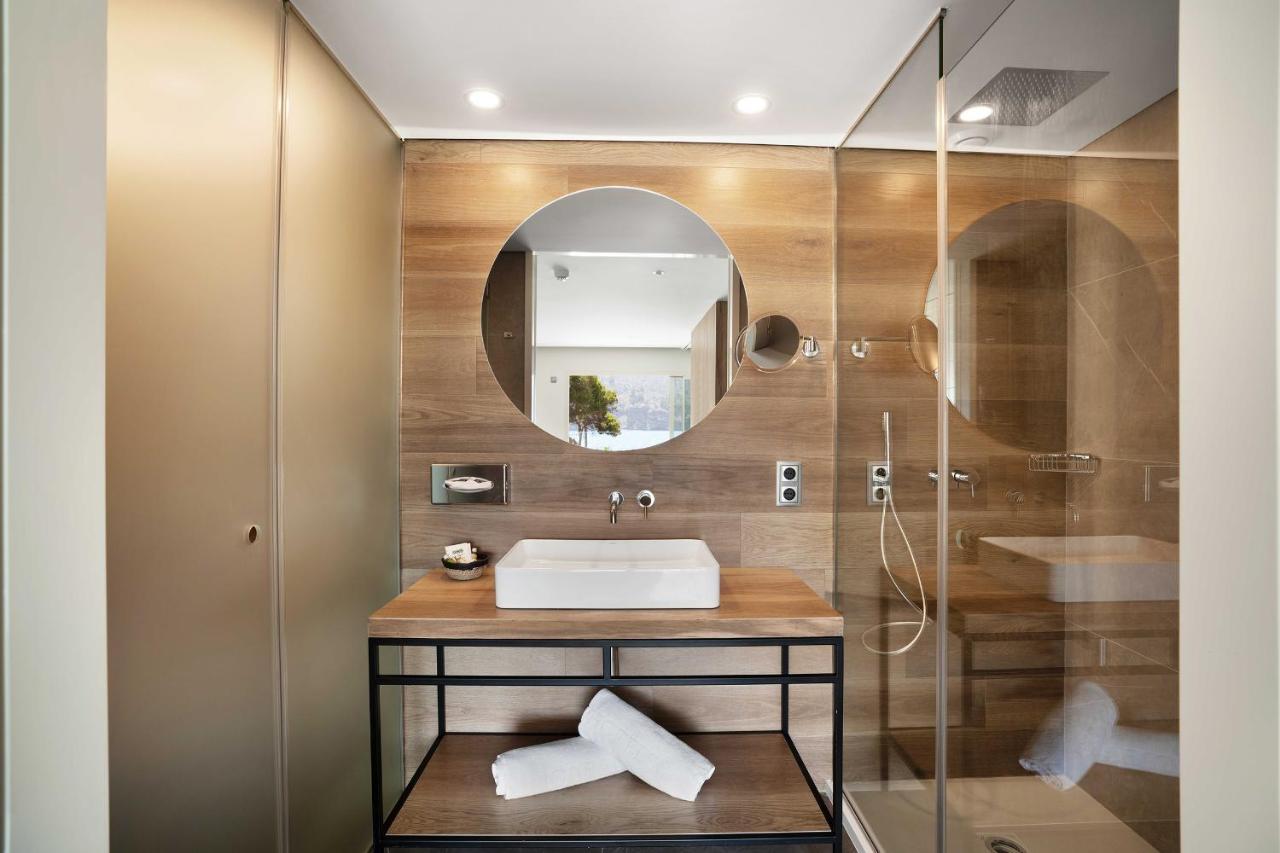 Suite with Side Sea View