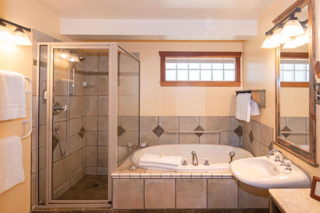 Deluxe King Suite - Laurel