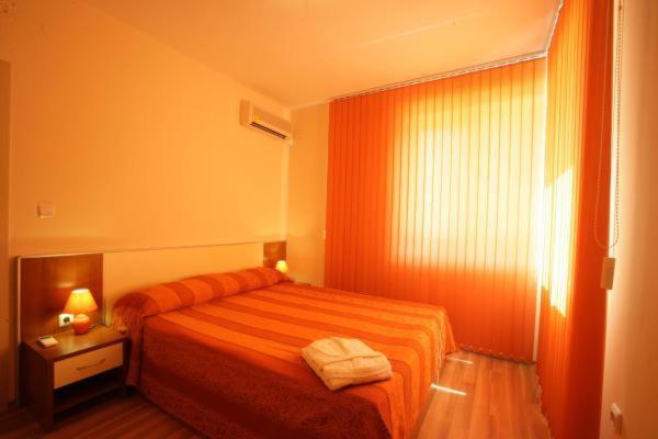 One-Bedroom Apartment with Balcony