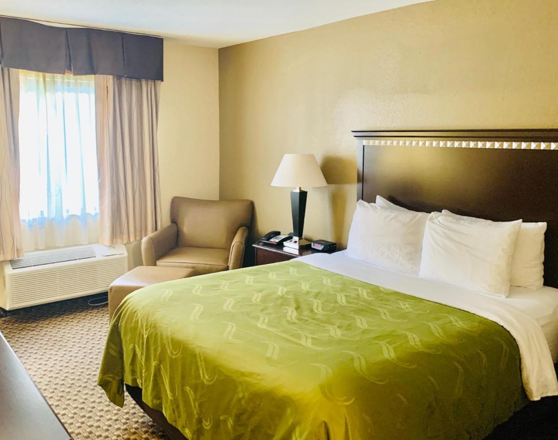 Queen Room - Accessible/Non-Smoking