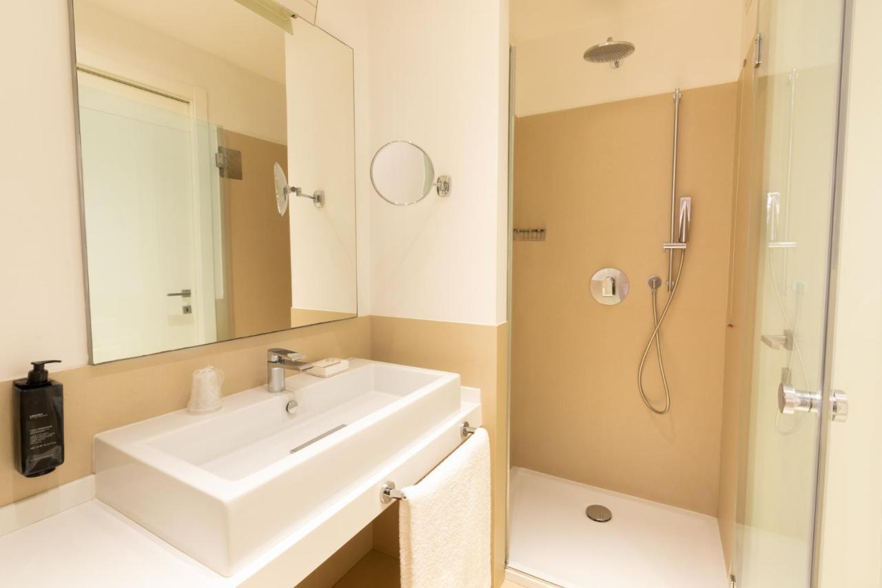 Deluxe Double Room with Balcony Sea View