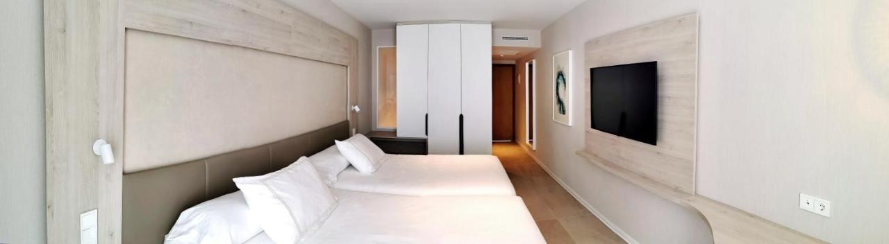 Double or Twin Room (3 adults + 1 child)