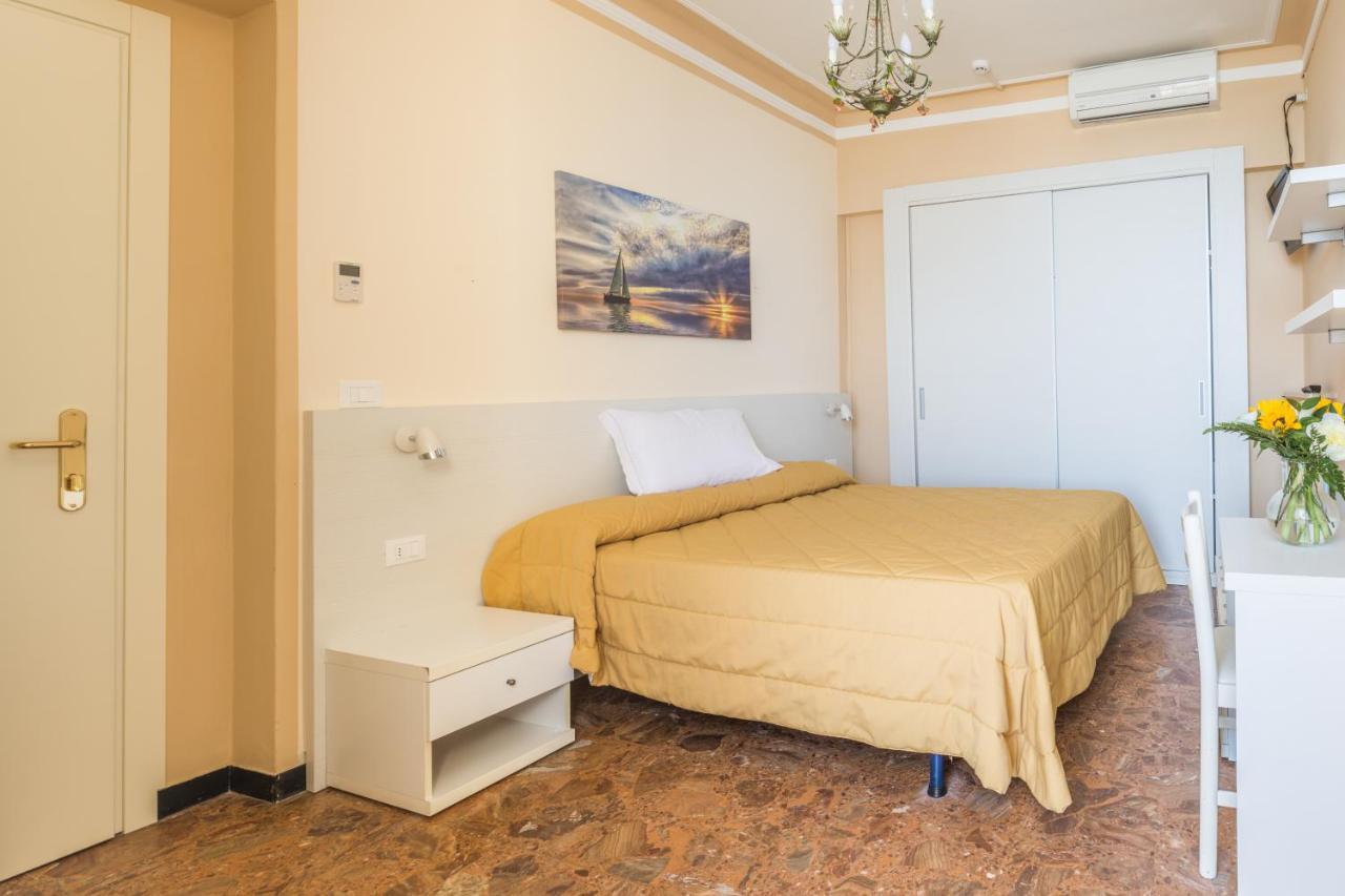 Doppel-/Zweibettzimmer mit Stadtblick