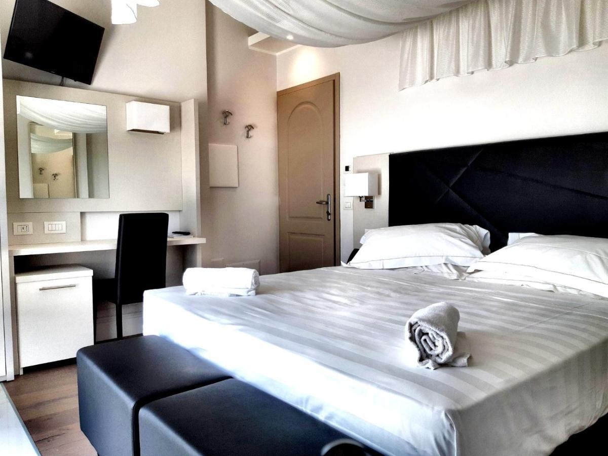 Suite with Lake View