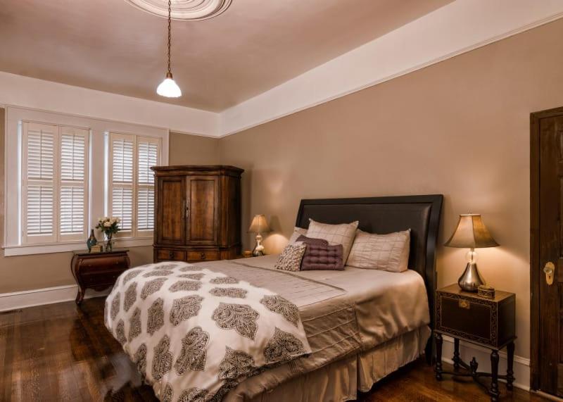Deluxe Queen Room