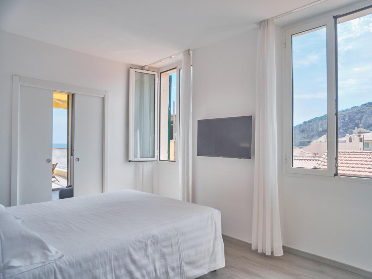 Suite with Terrace and Sea View