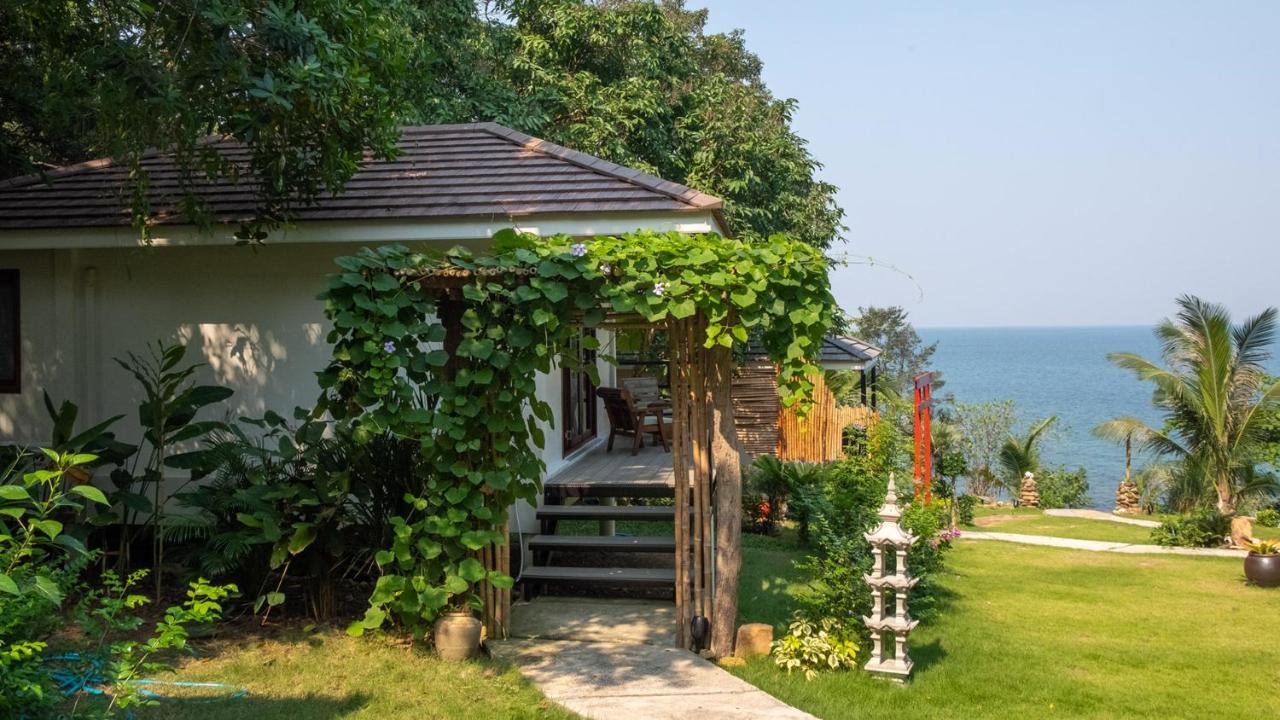 Bungalow - Water Front