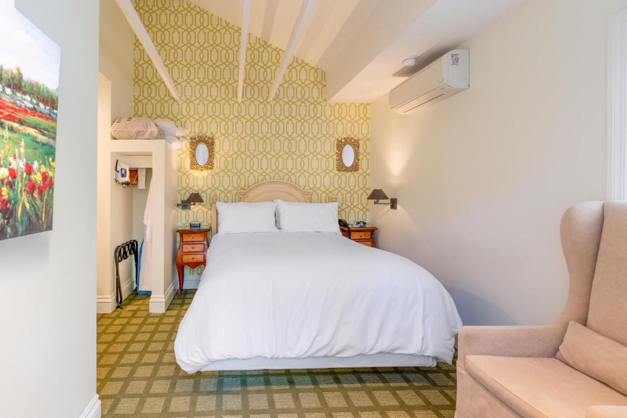 Queen Room - Non-Smoking