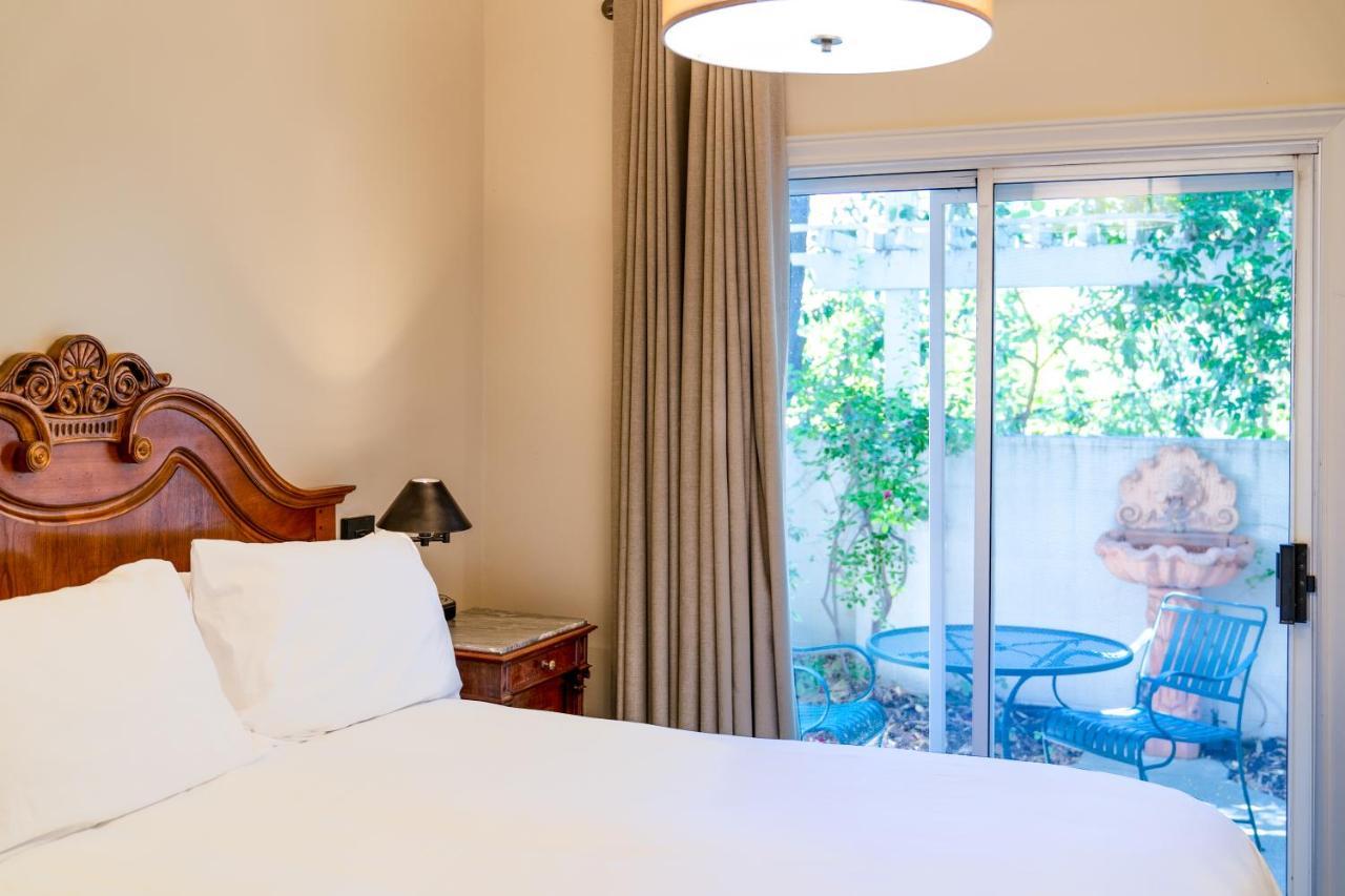 Queen Room with Sofa Bed, Fireplace and Private Patio - Non-Smoking