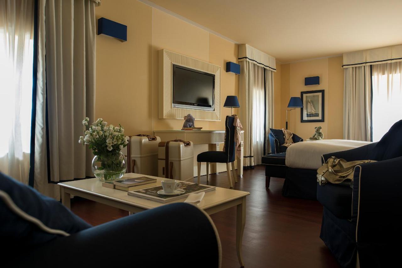Deluxe King or Twin Room