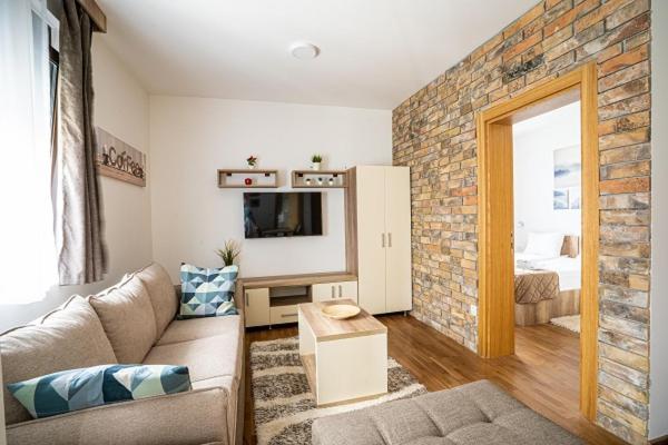 Deluxe Queen Suite