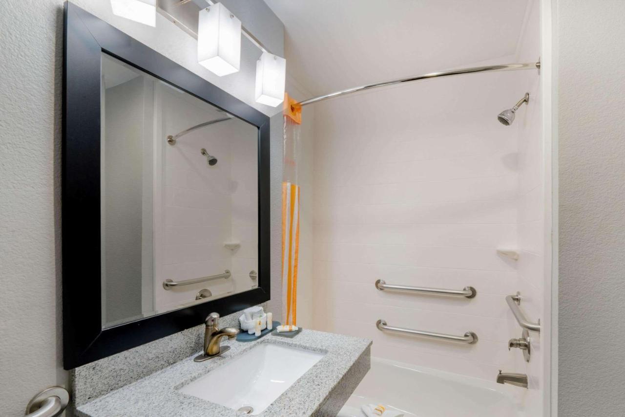 2 Queen Beds, Hearing Accessible Room, Non-Smoking