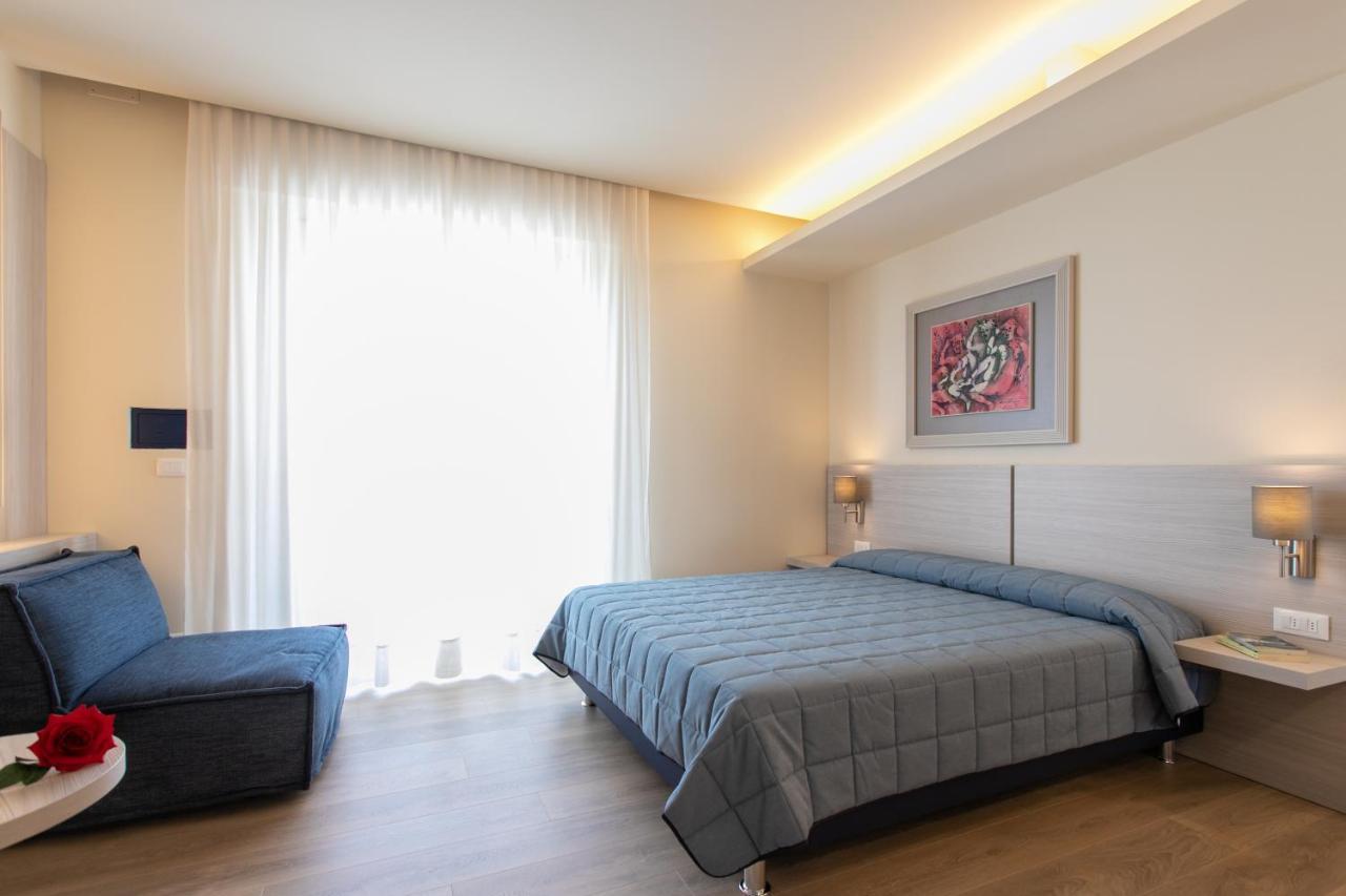 Großes Doppel-/Zweibettzimmer