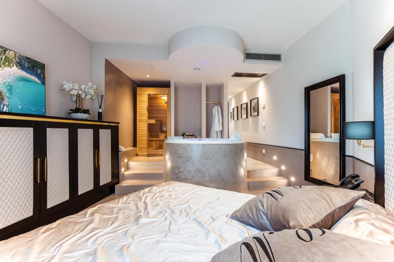 Family Suite with Spa Bath