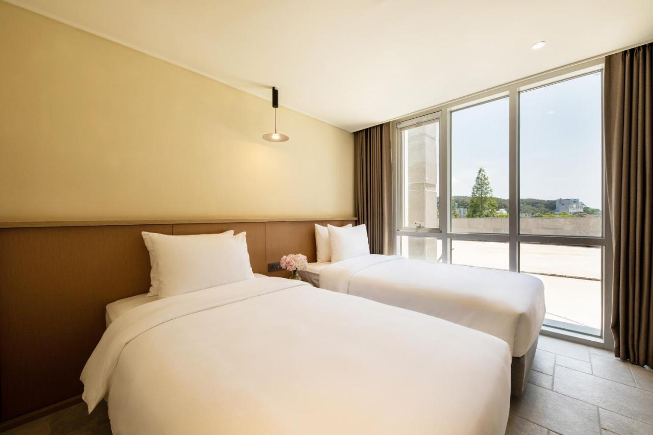 The Terrace & Suite