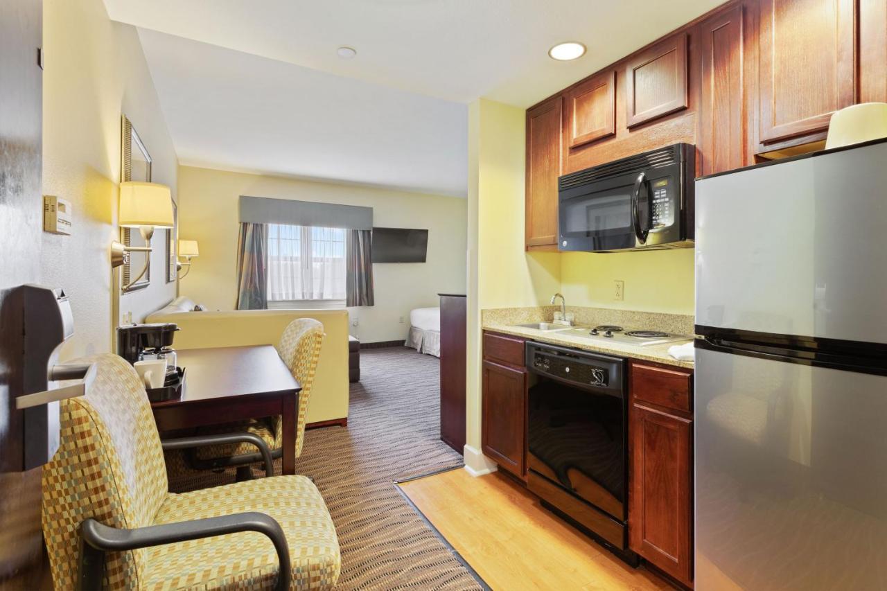 Deluxe Studio with 2 Double Beds - Non-Smoking