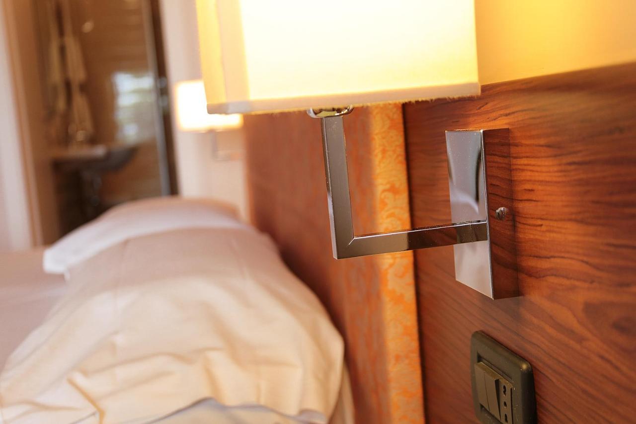Deluxe Double Room with Lake View
