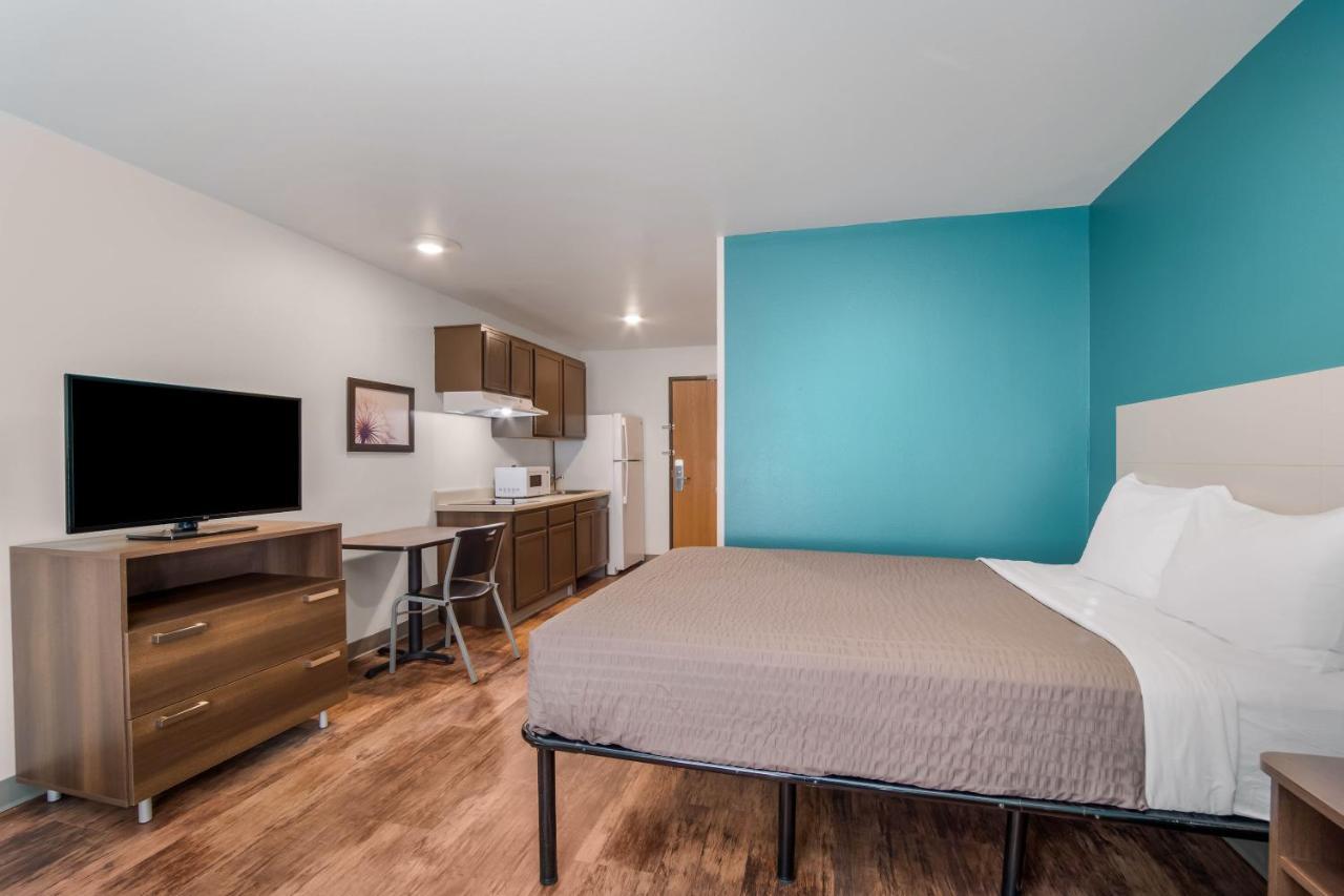 Queen Room  with Roll-In Shower - Disability Access/Non-Smoking