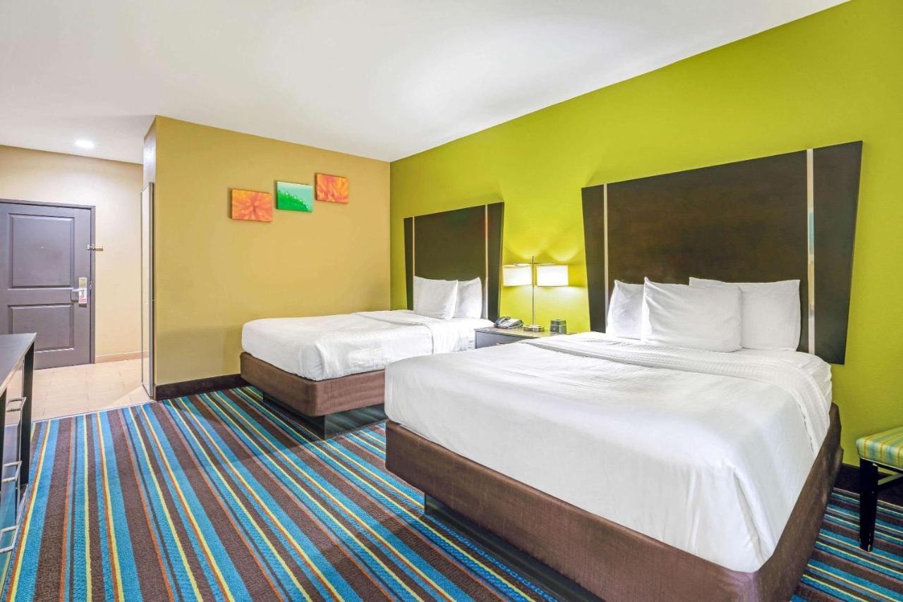 Deluxe Queen Room with Two Queen Beds