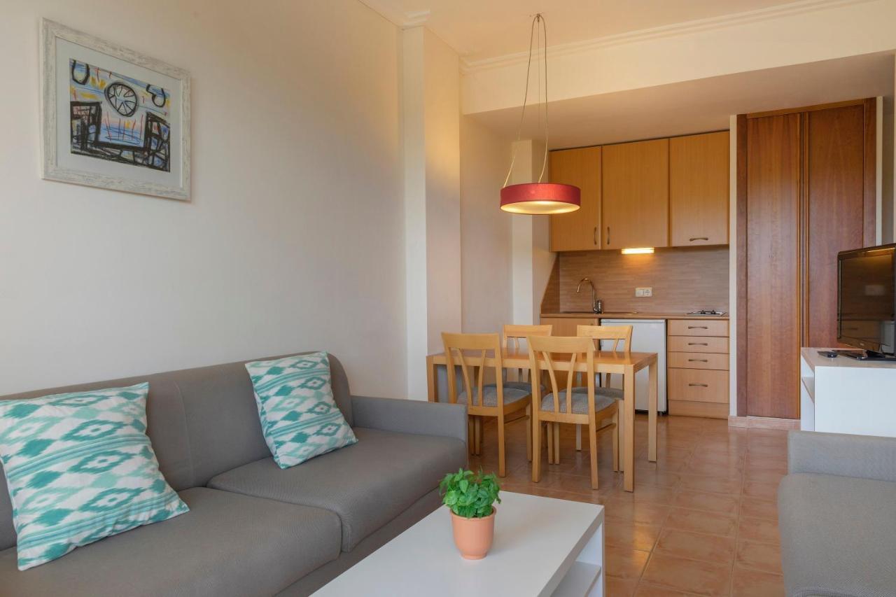 One-Bedroom Apartment Balcony,1009278523:JPEG