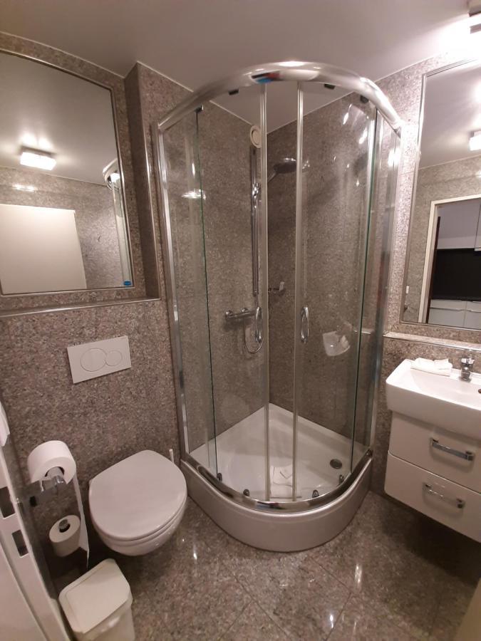 Standard Studio,1009280941:JPEG