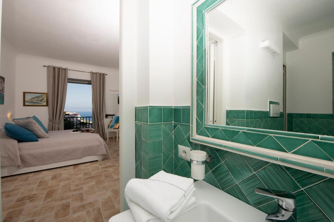 Deluxe Double Room with Balcony and Sea View