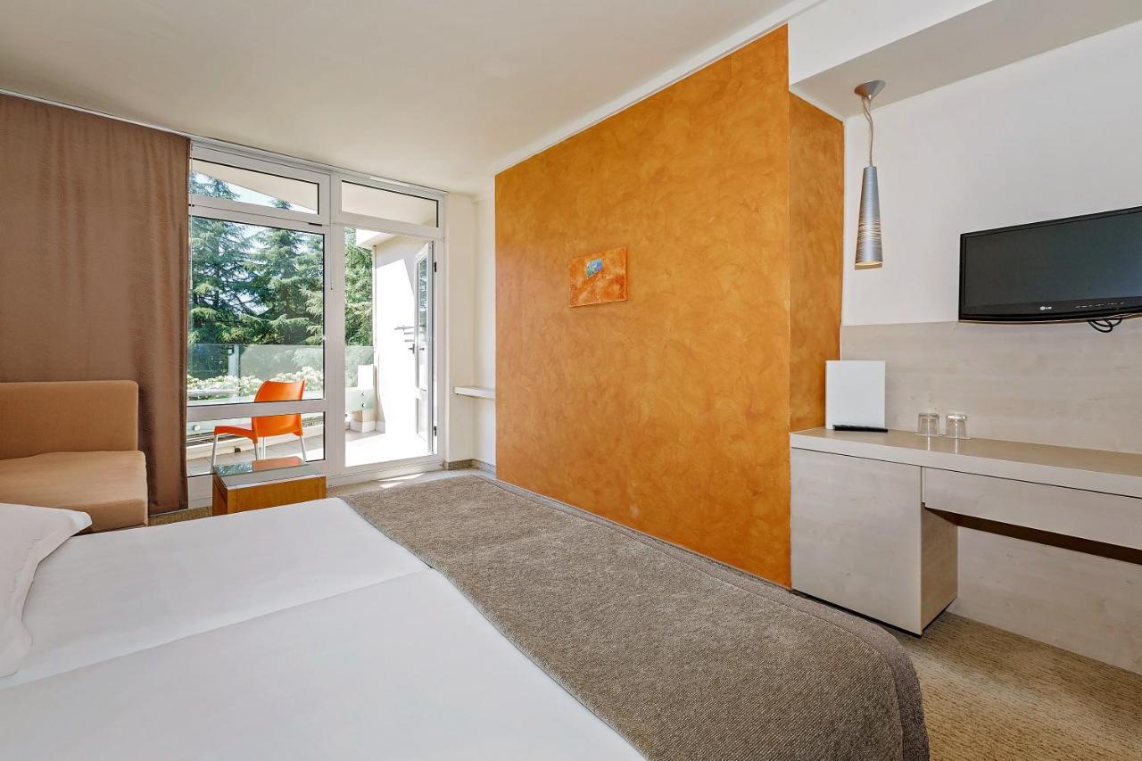 Classic Room with Balcony and Sofa Bed - Park Side
