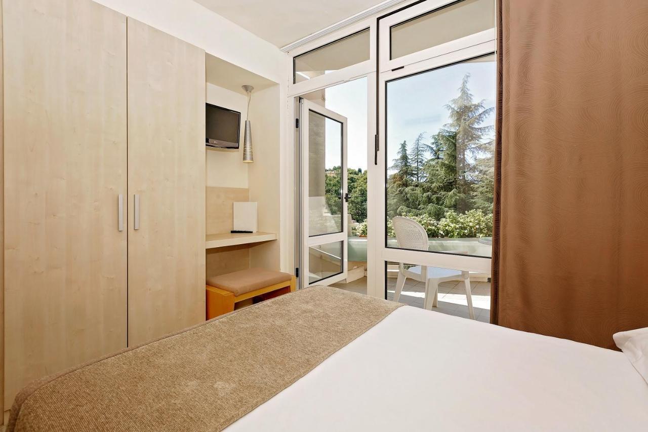 Classic Single Room with Balcony - Park Side