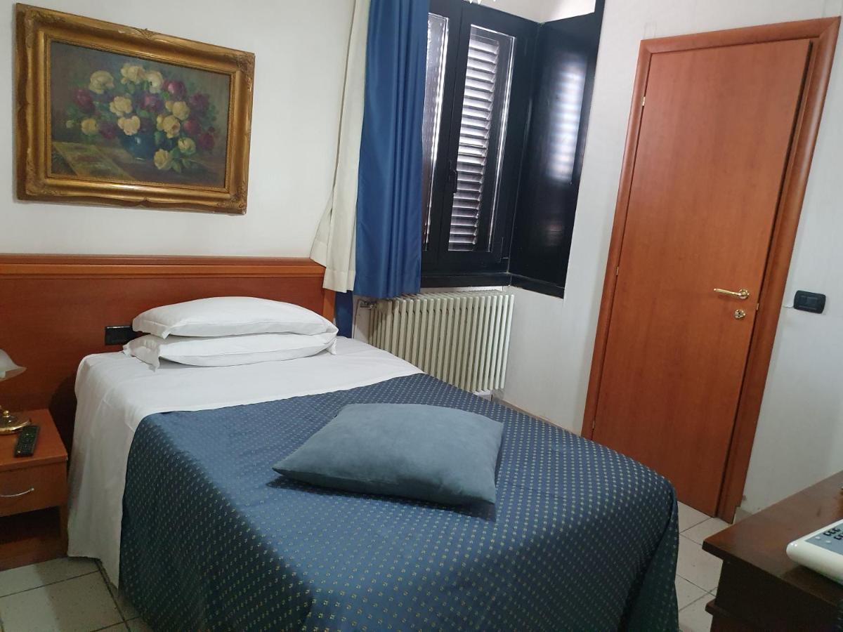 Standard Single Room,1011119965:JPEG