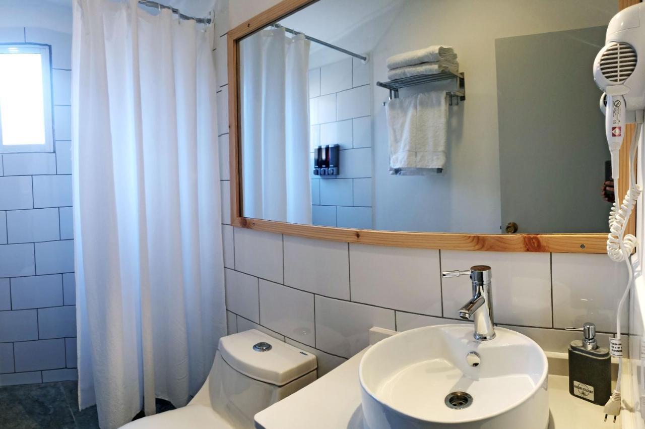 Quarto Econômico com Cama de Casal ou 2 de Solteiro