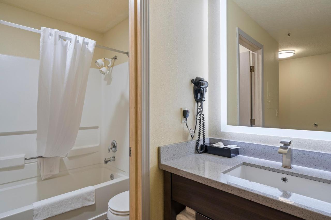 Queen Room with Two Queen Beds - Ocean View