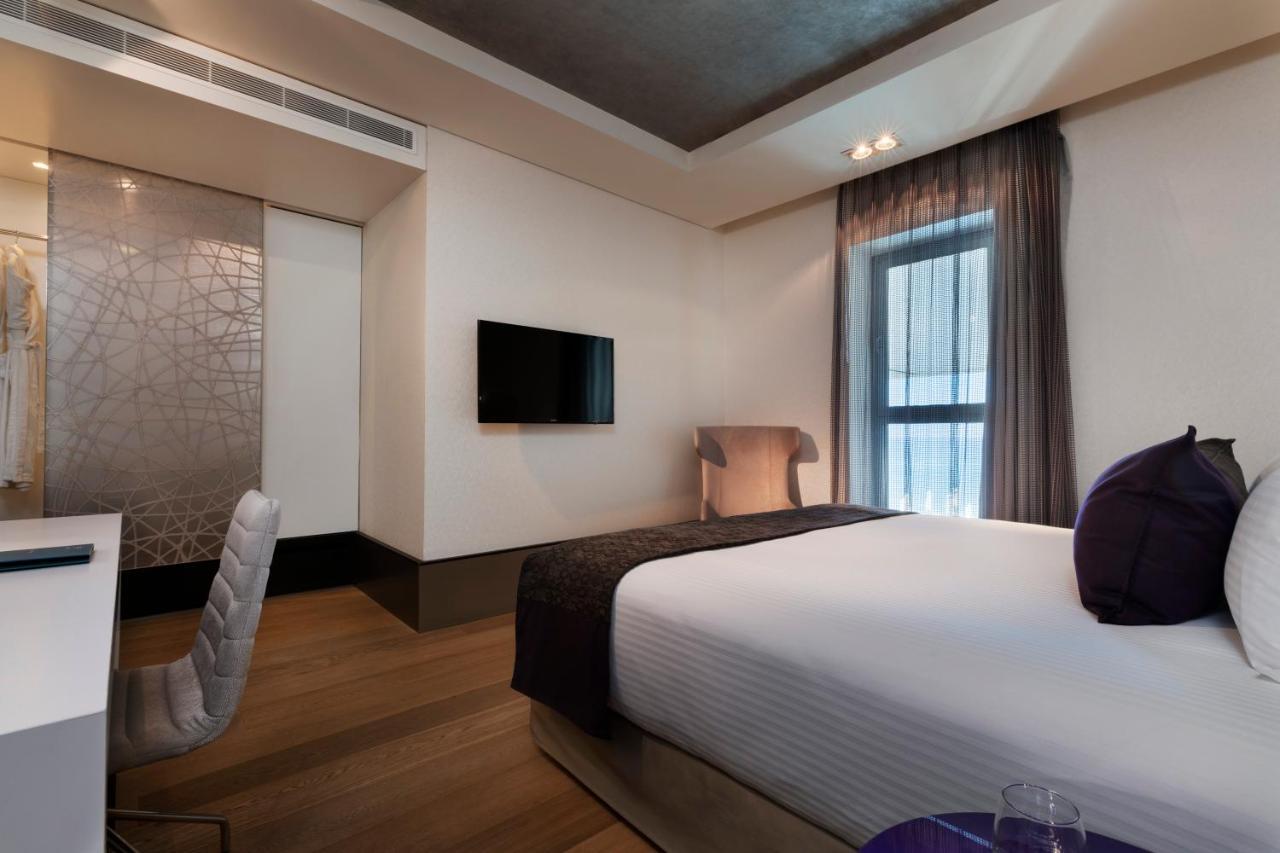 Mini Suite Lounge Access