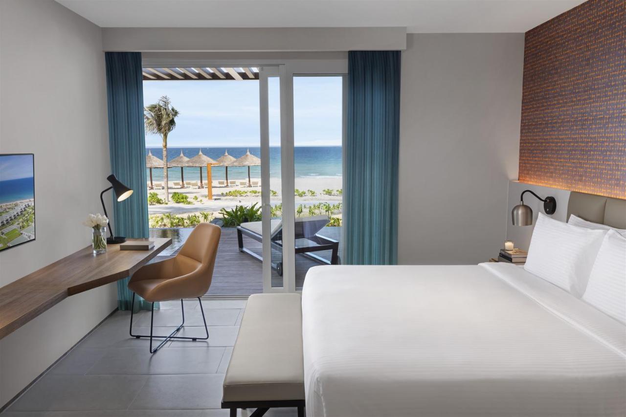 1 Bedroom Suite Pavilion, Private Pool, Beach Front - King Bed