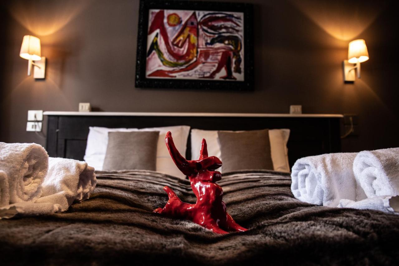Double or Twin Room with Mountain View