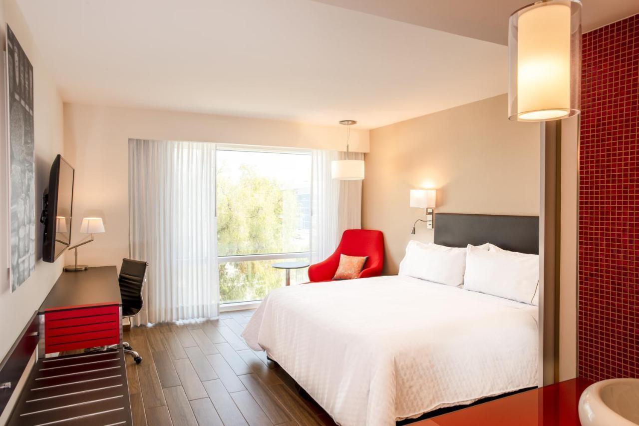 Superior Room 1 King|