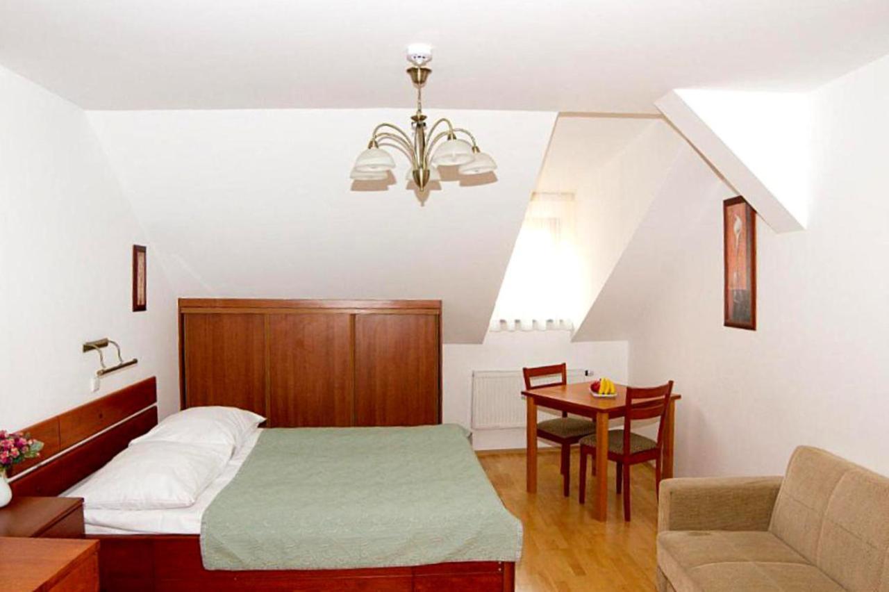 One-Bedroom Suite Extra Bed,1018485316:JPEG