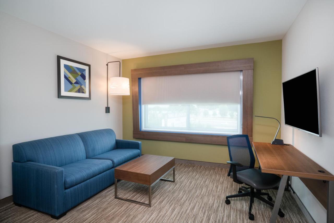 Queen Suite with Two Queen Beds