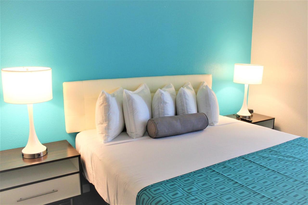 King Studio Suite with Sofa Bed - Mobility Access/Non-Smoking