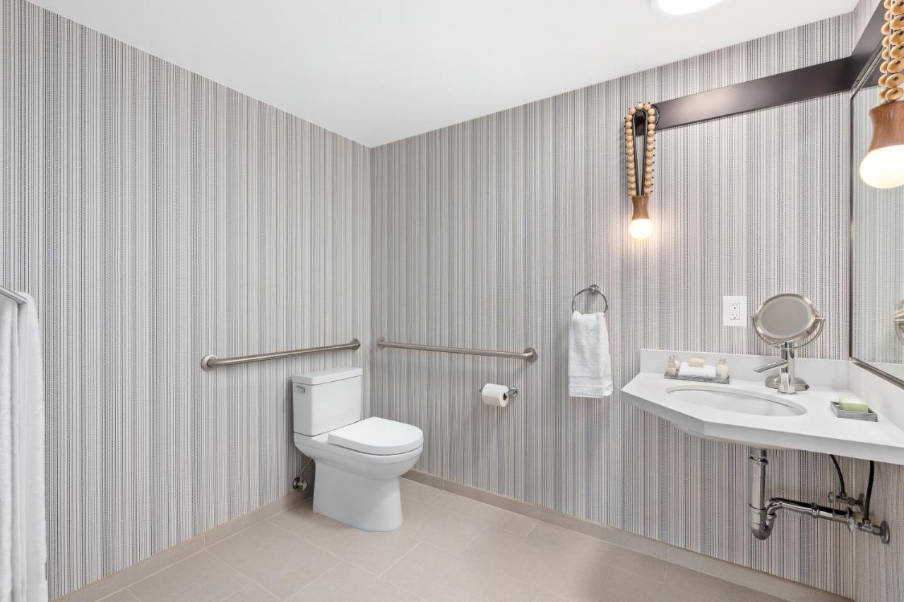 Habitación con cama extragrande y ducha a ras de suelo - Adaptada para personas con movilidad reducida