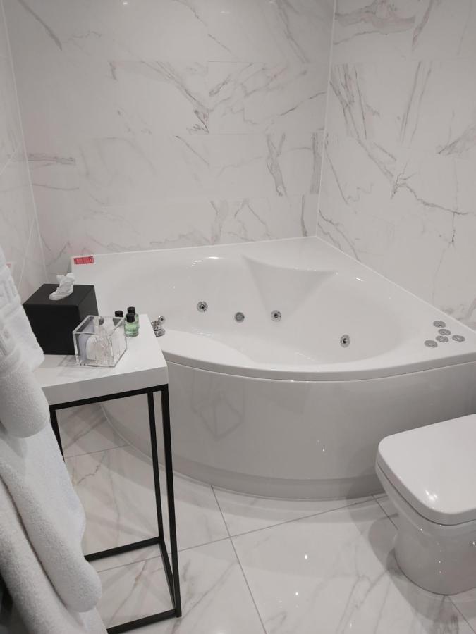 Suite with Spa Bath
