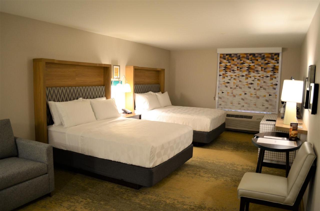 Premium Queen Room with Two Queen Beds