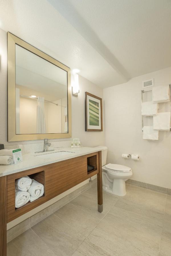 One-Bedroom Suite with Two Double Beds