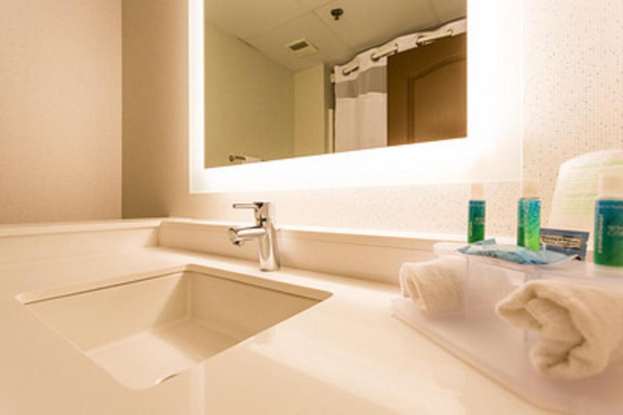 One-Bedroom King Suite