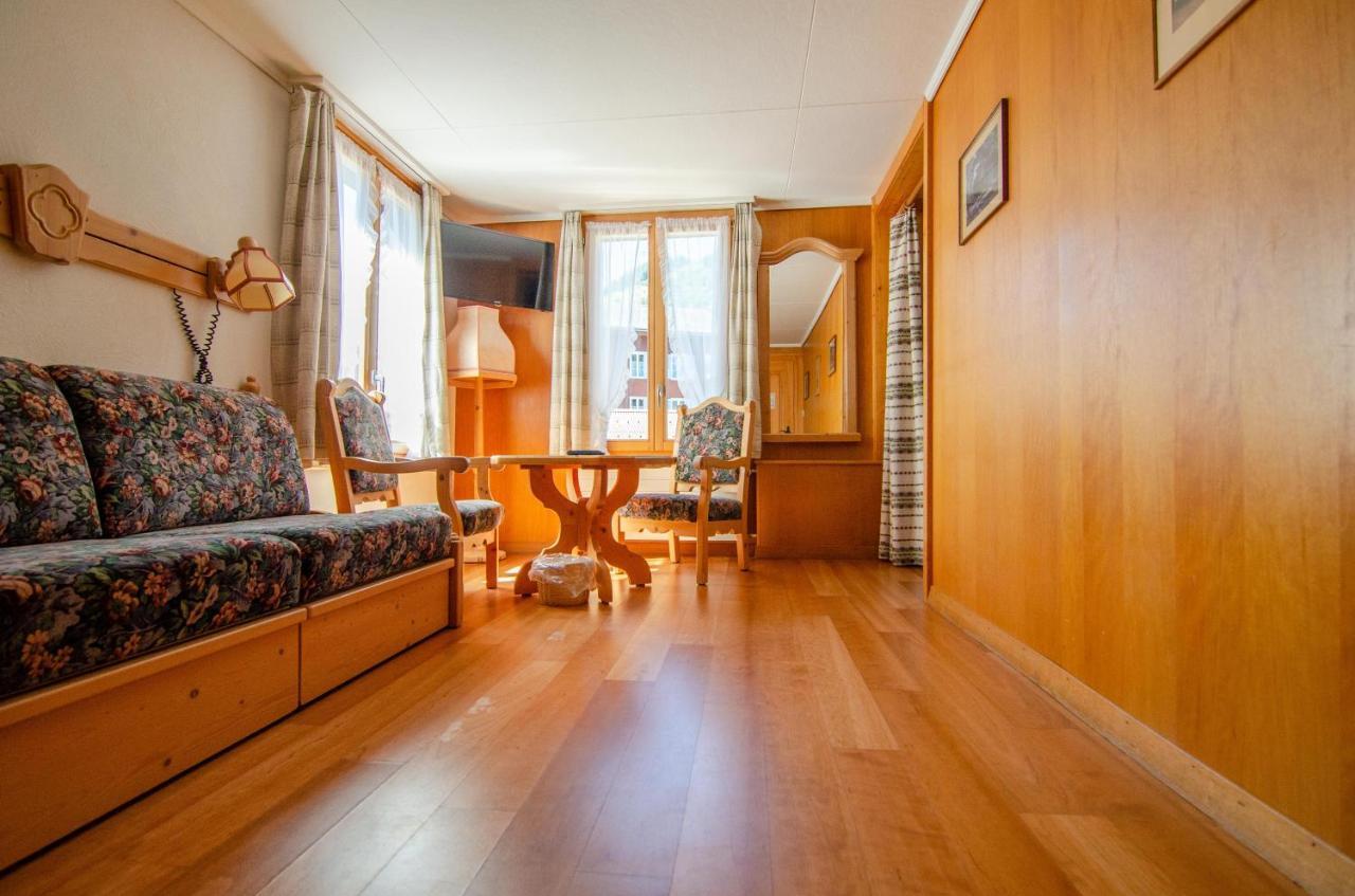 Family Room,1016983423:JPEG