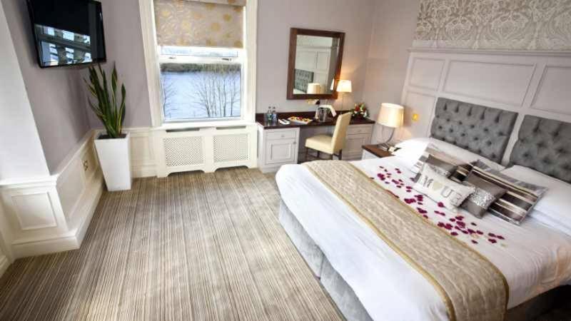 Superior Lake View Room